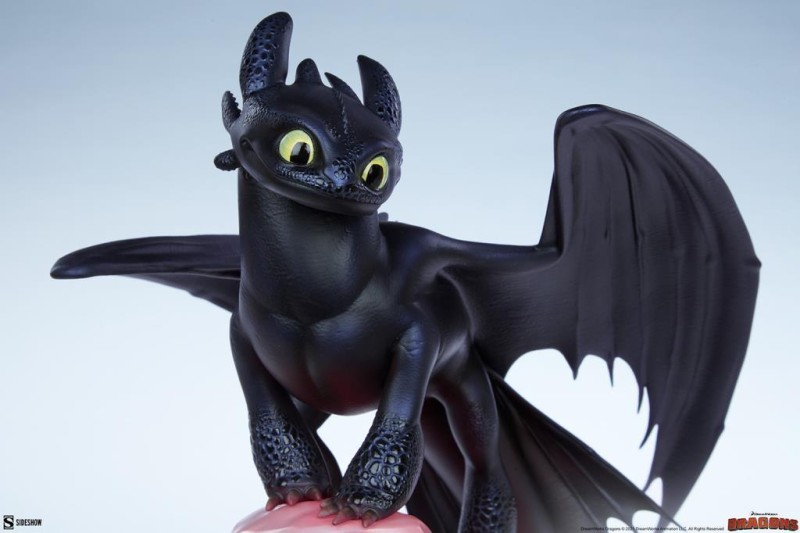 Sideshow Collectibles Toothless ( Crystalline Caverns ) Statue 200615 / How to Train Your Dragon