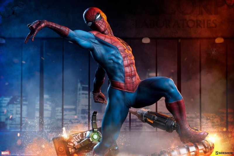Spider-Man Premium Format Figure