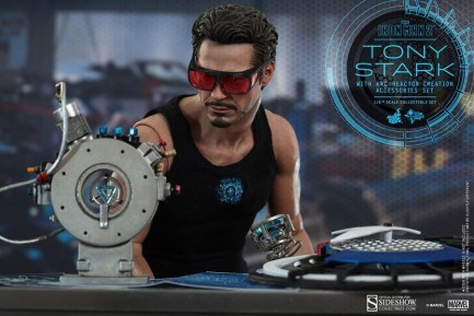 Tony Stark with Arc Reactor Creation Accessories Sixth Scale Figure - Thumbnail