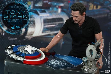 Tony Stark with Arc Reactor Creation Accessories Sixth Scale Figure - Thumbnail