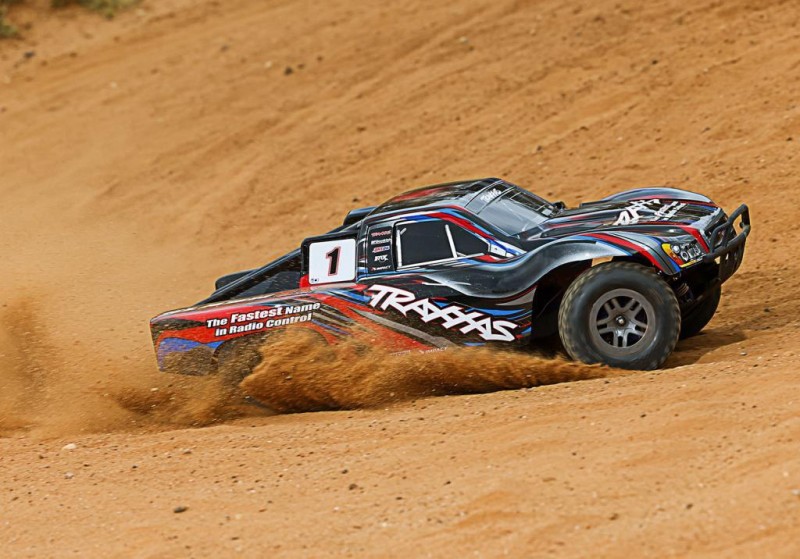 Traxxas 1/10 Slash 4x4 BL-2S 4X4 RTR 4WD Brushed Short Course 1/10 TQ Elektrikli Rc Model Araba Kırmızı