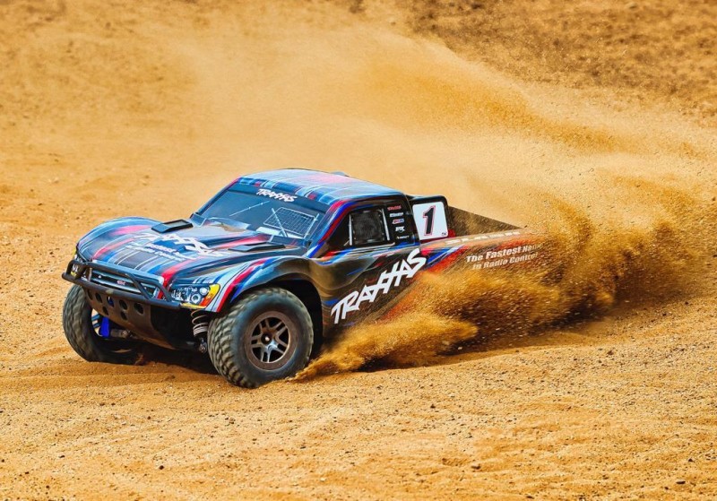 Traxxas 1/10 Slash 4x4 BL-2S 4X4 RTR 4WD Brushed Short Course 1/10 TQ Elektrikli Rc Model Araba Kırmızı