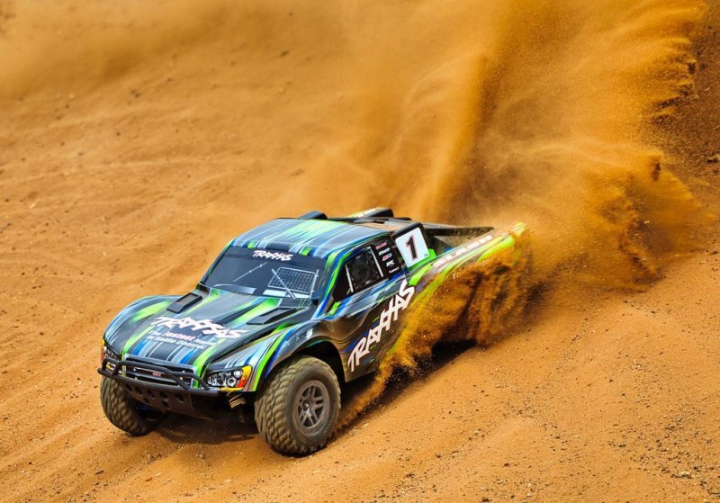 Traxxas 1/10 Slash 4x4 BL-2S 4X4 RTR 4WD Brushed Short Course 1/10 TQ Elektrikli Rc Model Araba Yeşil