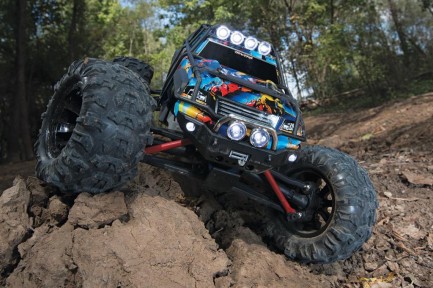 Traxxas Summit 1/16 4WD RTR Truck Rock & Roll Version TQ & Led Aydınlatmalı Elektrikli Rc Model Araba ( Batarya ve Şarj Aleti Dahil ) - Thumbnail