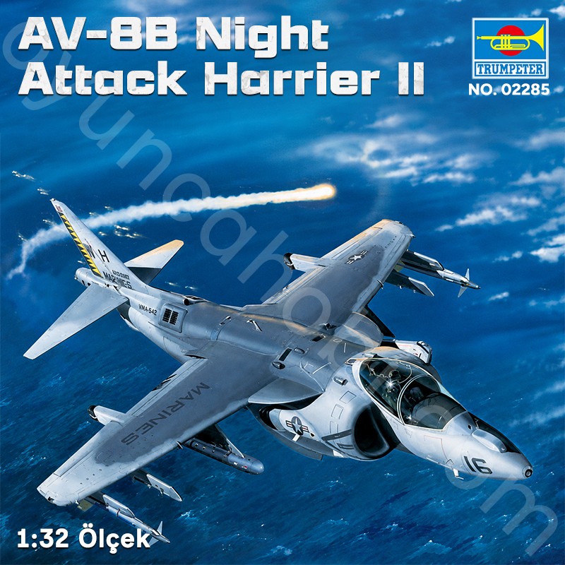 Trumpeter 02285 AV-8B Night Attack Harrier II Maket Model Kit