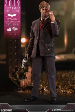 Hot Toys - Two-Face Sixth Scale Figure Movie Masterpiece Series - The Dark Knight