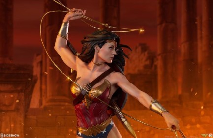 Sideshow Collectibles - Wonder Woman Premium Format Figure