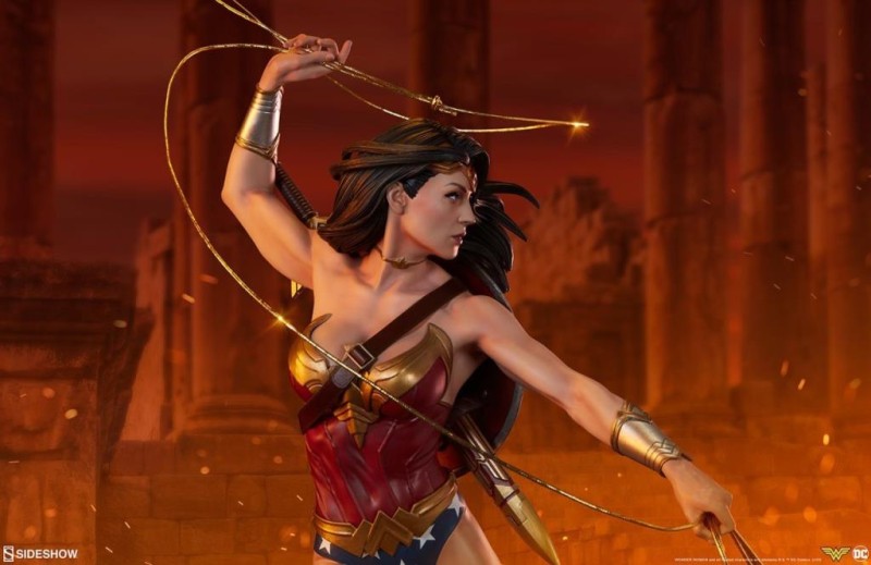 Wonder Woman Premium Format Figure