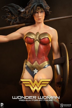 Wonder Woman Premium Format™ Figure - Thumbnail