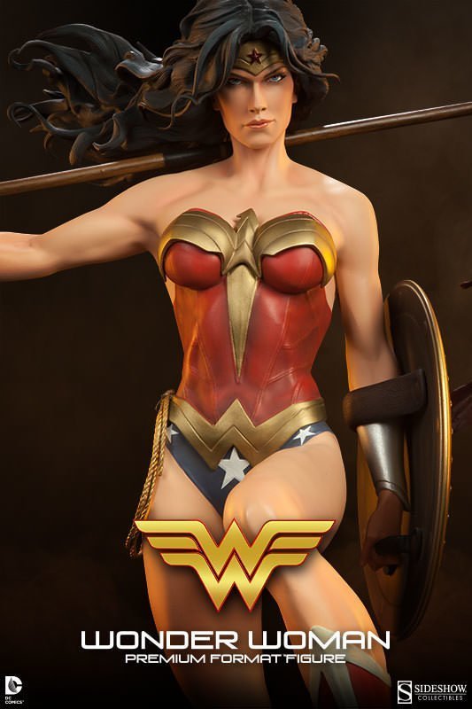 Wonder Woman Premium Format™ Figure