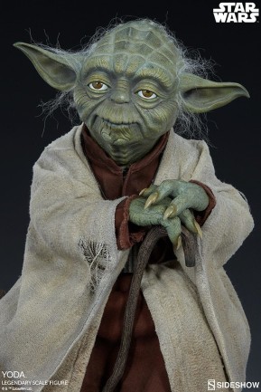 Sideshow Collectibles - Yoda Legendary Scale™ Figure