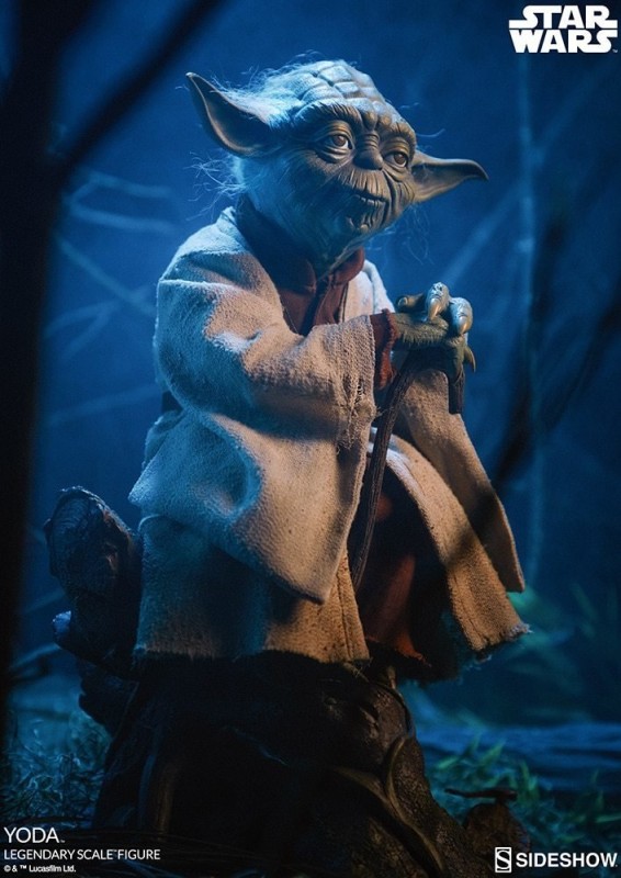 Yoda Legendary Scale™ Figure